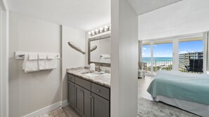 2 bedrooms, internet, bed sheets - C602 Sunset View, 3 Pools, Gulf Front (Panama City)