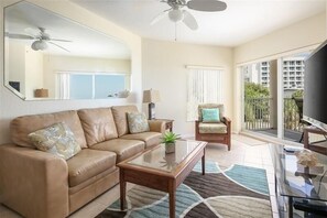 TV, offices - Escape to Paradise on Treasure Island (Treasure Island)