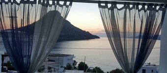 Ein sehr schönes Haus mit Telendos Aussicht. Der richtige Ort zu sein