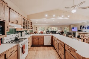 Kühlschrank, Mikrowelle, Geschirrspüler