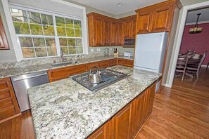 Stovetop, dishwasher, highchair