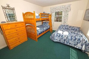 4 quartos, berço de viagem, acesso à internet de alta velocidade