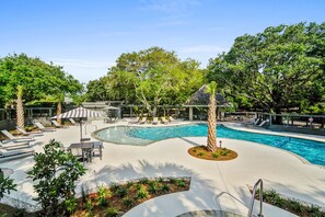 Pool - 1102 Ocean Club | AvantStay | Oceanfront | Shared Pool, Spa | Ocean Views (Isle Of Palms)