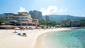 在海灘附近