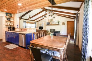 Dining - Anderson 603 | Newly Renovated | Great Backyard (Fredericksburg)