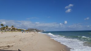 Beach nearby, sun-loungers, beach towels