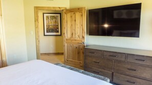 WiFi, bed sheets - Grand Summit Hotel Spacious Family Suite by RedAwning - Save 20% on 7+ Nights! (Park City)