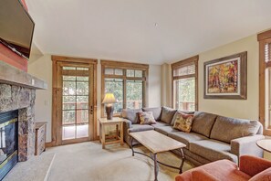 TV, fireplace, DVD player, stereo - 2Br w/ Deck + Alpine Views Sleeps 6 - Ski-in Access by RedAwning (Breckenridge)