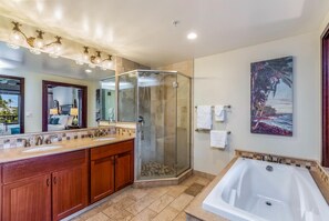 Shower, hair dryer, towels - Waipouli Beach Resort Penthouse Oceanfront Jewel "A" Building - Best of Best (Kapaa)