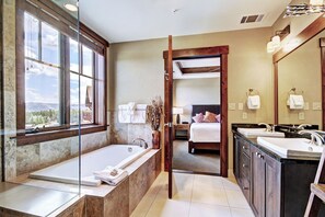 Towels - Luxury One Bedroom Condo at Base of Peak 8 by RedAwning (Breckenridge)