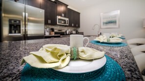 冰箱、微波炉、烤箱、炉灶