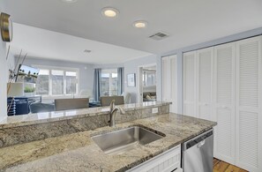 Interior - 304 E Port by AvantStay | Rooftop Deck | Incredible Ocean & Beach Views! (Isle Of Palms)