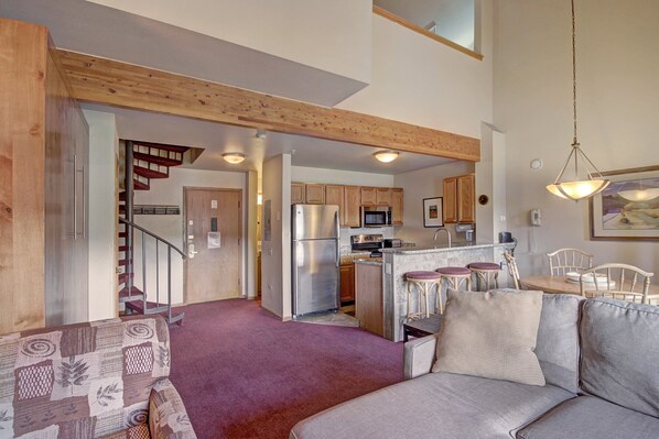 TV, fireplace, DVD player - Studio with Loft In the heart of Breckenridge (Breckenridge)
