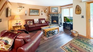 Smart TV, fireplace, DVD player, table tennis