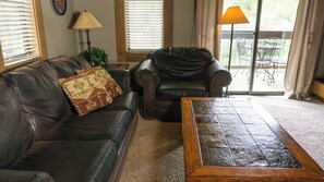 Fernseher, Kamin, Videospiele, DVD-Player