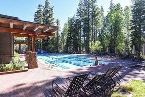 A heated pool - 2 Br 2 Bath Mountain Condo (Truckee)