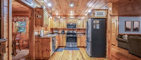 冷蔵庫、電子レンジ、オーブン、食器洗い機