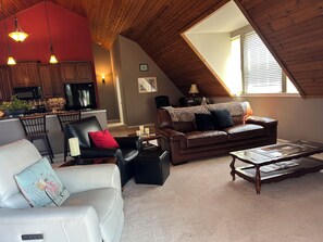 Älytelevisio, takka, DVD-soitin, stereot