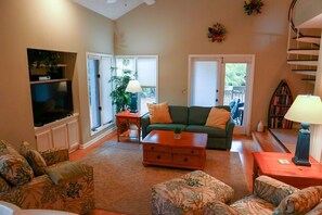 Smart-TV, DVD-spiller og bøker