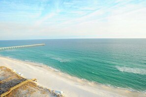 On the beach - 3 Bedrooms | 3 Bathrooms | 1,800+ Sq. Ft. | Unmatched Gulf & Sunset Views (Navarre Beach)