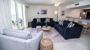 Een smart-tv, een dvd-speler, een stereo en een kantoor