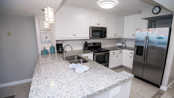 Fridge, microwave, oven, dishwasher - D504 Gulf Front Views, 3 pools, Tennis (Panama City Beach)