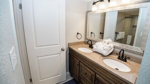 Towels - D504 Gulf Front Views, 3 pools, Tennis (Panama City Beach)