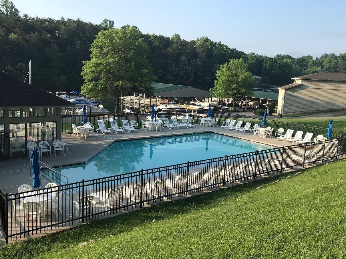 SHORELINE SERENITYPOOL, RENTABLE BOAT SLIP NOW AVAILABLE TO BOOK FOR