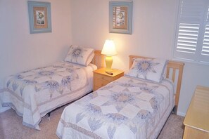 2 bedrooms, iron/ironing board, internet