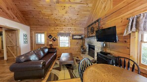 TV, fireplace - Cabin Fever (Pigeon Forge)