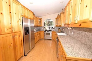 Unclassified image, 3 of 18, button