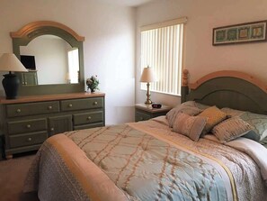 5-Bedroom-Orlando-Vacation-Home-Cumbrian-Lakes-Kissimmee-Florida-near-Disney - Lakefront Pool Villa w/ Game Room, Near Disney (Kissimmee)