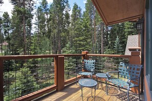 Property grounds - 2Br 2Ba Winter Retreat Walk to Historic Downtown + Gondola by RedAwning (Breckenridge)