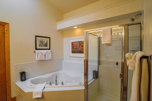 Ensemble douche/baignoire, sèche-cheveux, serviettes fournies