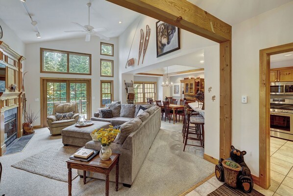 TV, fireplace - Light, bright, peaceful and convenient. (Breckenridge)