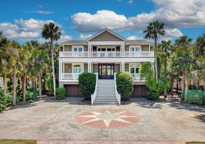 Exterior - 114 Ocean Boulevard by AvantStay | Beachfront | Infinity Pool | Basketball Court (Isle of Palms)