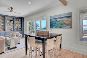 Dining - 114 Ocean Boulevard by AvantStay | Beachfront | Infinity Pool | Basketball Court (Isle of Palms)