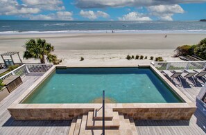 Pool - 114 Ocean Boulevard by AvantStay | Beachfront | Infinity Pool | Basketball Court (Isle of Palms)
