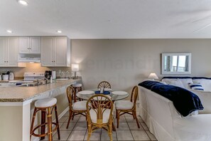 Interior - Bring your dog to this peaceful Scenic Oceanfront Condo and Close to parks. (Fernandina Beach)
