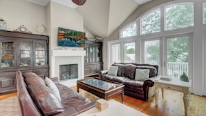 Unclassified image, 2 of 42, button - 5 32nd Avenue by AvantStay | Gourmet Kitchen | Pool | Balconies (Isle Of Palms)