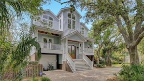 Unclassified image, 5 of 42, button - 5 32nd Avenue by AvantStay | Gourmet Kitchen | Pool | Balconies (Isle Of Palms)