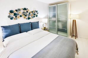 1 Schlafzimmer, Betten mit Memory-Foam-Matratzen, Schreibtisch
