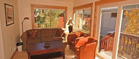 TV, caminetto, lettore DVD