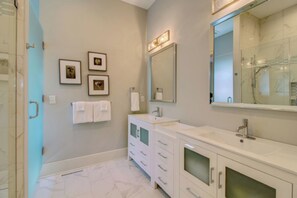 Combined shower/bathtub, hair dryer, towels, soap