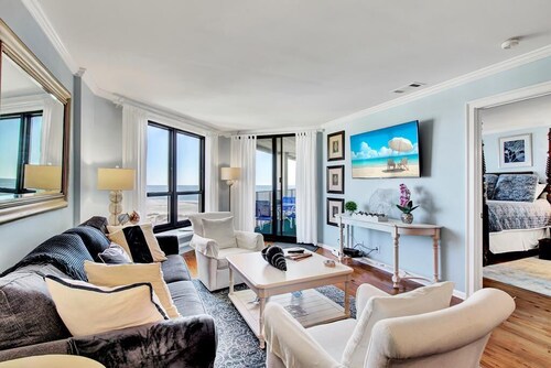 504 Summerhouse by AvantStay | Ocean Front Condo w/ Community Pool Access