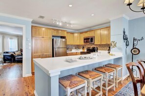 Fridge, microwave, oven, stovetop - 504 Summerhouse by AvantStay | Ocean Front Condo w/ Community Pool Access (isle of Palms)