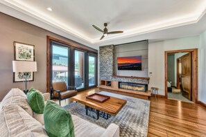 TV, fireplace - Luxury 2Br Residence steps from Heavenly Village & Gondola (South Lake Tahoe)