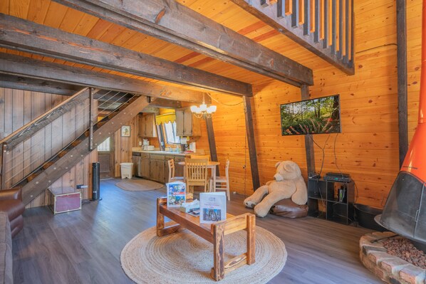 Älytelevisio, takka, DVD-soitin