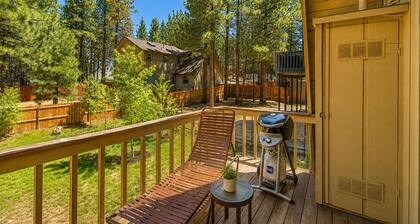 Fanciful Winter's Lake - Portable AC, Walk to Lake, Close to Village, Fireplace, Barbecue