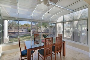 Dining - DOG Friendly! Near hiking w/Pool table, Heated Pool, & Spa, FREE GOLF great for entertaining! (Scottsdale)